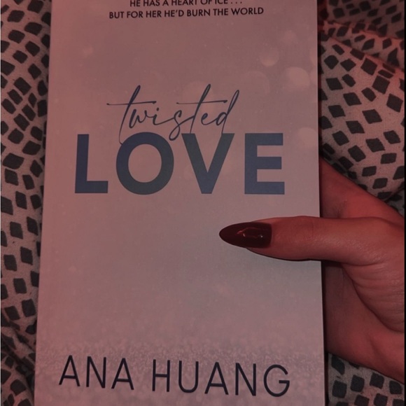 twisted love+twisted games by ana huang brand new never read before - Picture 3 of 4